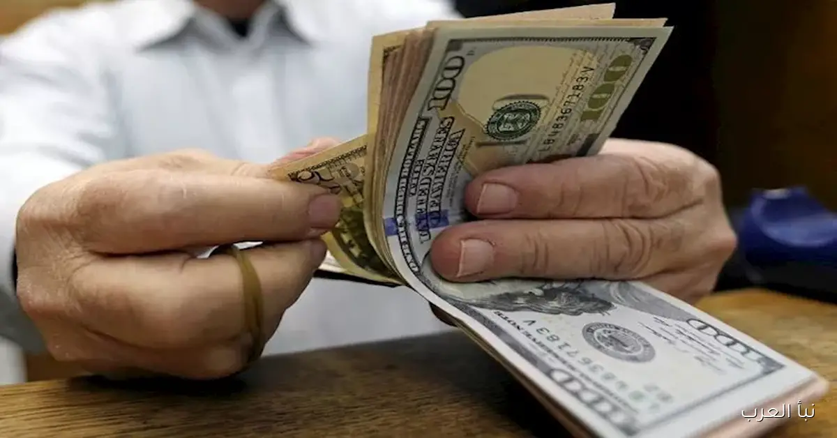تراجع الدولار بقيادة بنوك الأهلي ومصر وCIB خلال منتصف تعاملات اليوم